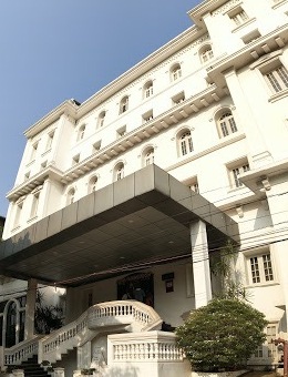 The Avenue Center